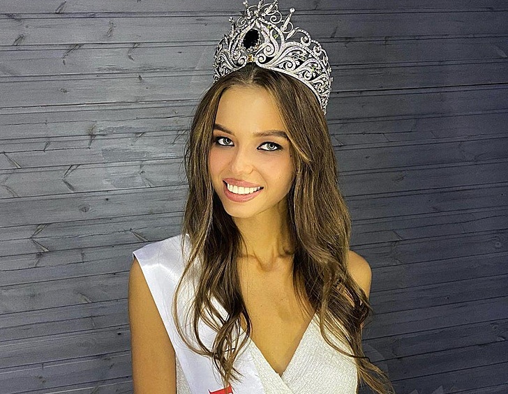 Победительницей конкурса "Краса России 2020" стала 18-летняя Альбина Королева из Ярославля.