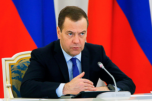 Медведев поставил инвалидов в пример чиновникам
