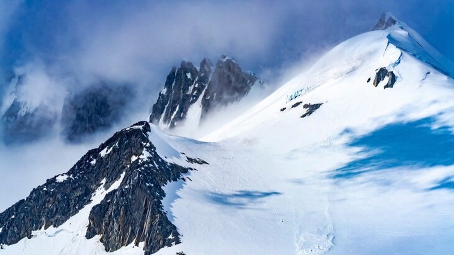 Два человека погибли после схода лавины на севере Италии