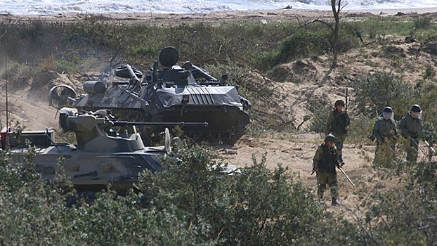 Морские пехотинцы захватили участок морского побережья в Дагестане