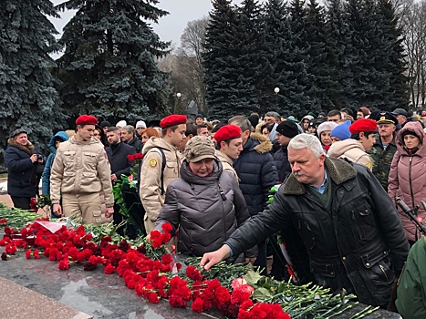 В День Неизвестного солдата куряне возложили цветы к Вечному огню