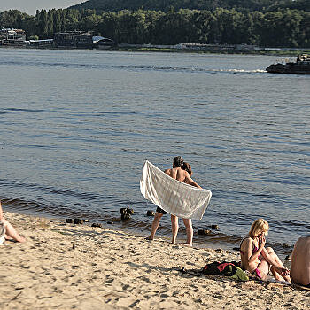 Киевские власти не рекомендуют купаться на столичных пляжах