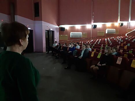 Школьникам райцентра напомнили о вреде наркотиков на кинолектории
