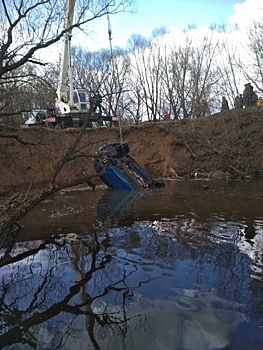 Из водоема в Пензенской области достали машину с трупом водителя