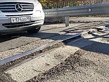 В Петербурге у водителя украли оторванный глушитель, пока он менял колесо