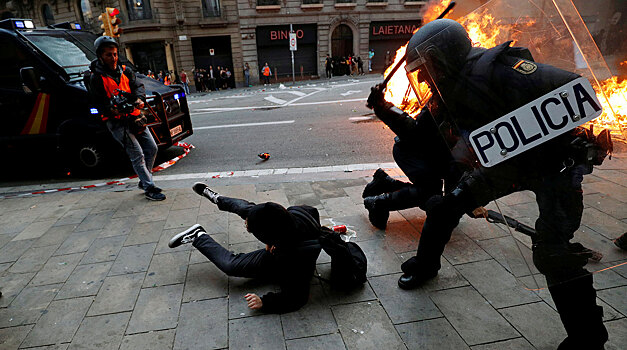 В ходе беспорядков в Барселоне пострадали 600 человек