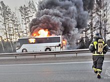 В Тюменской области на трассе сгорел автобус