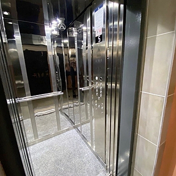 Алиханов выделил 300 млн рублей на замену лифтов в жилых домах Калининградской области