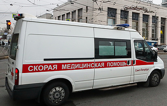На юге Петербурга в аварии с автобусом погибла женщина