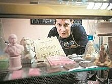 Филолог из Петербурга зарабатывает на шоколадном Ленине и сладком Милонове