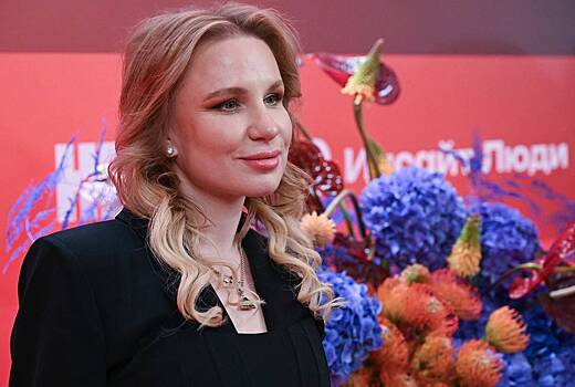 Известный режиссер получила украденную у Собчак люстру