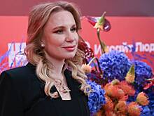 Известный режиссер получила украденную у Собчак люстру