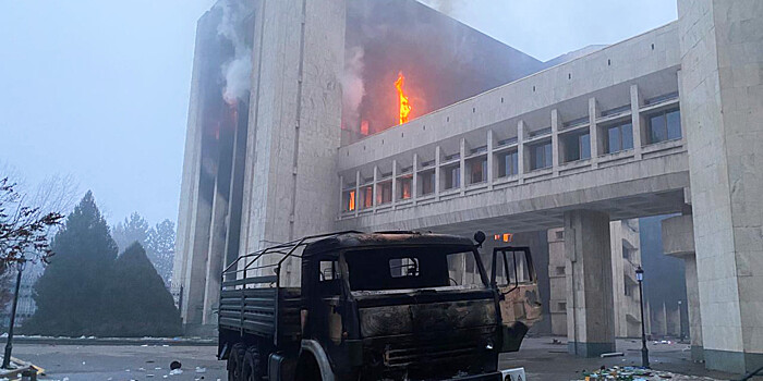 В Алматы владельцы сожженных во время беспорядков автомобилей ждут компенсаций