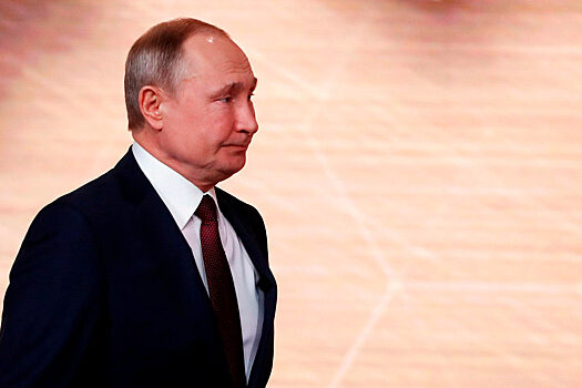 Путин все больше увязает в борьбе с политическими репрессиями и тоталитарным советским прошлым