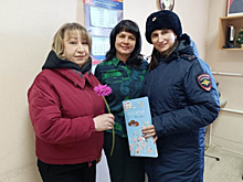 В подмосковном Воскресенске полицейские и общественница присоединились к акции «8 Марта - В каждый Дом!»