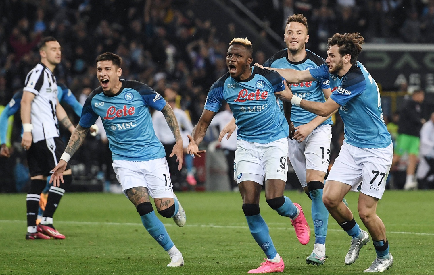 Наполи чемпион италии 2023. Наполи кремонезе счет. Osimkhen. Наполи счет. Ди наполи футболист.