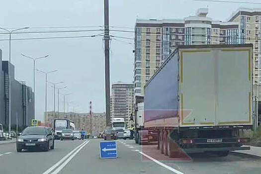 В Краснодаре после разметки дороги столб оказался на проезжей части