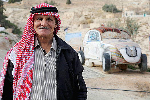 Иорданец Абу Али превратил свой старенький Volkswagen Beetle в отель