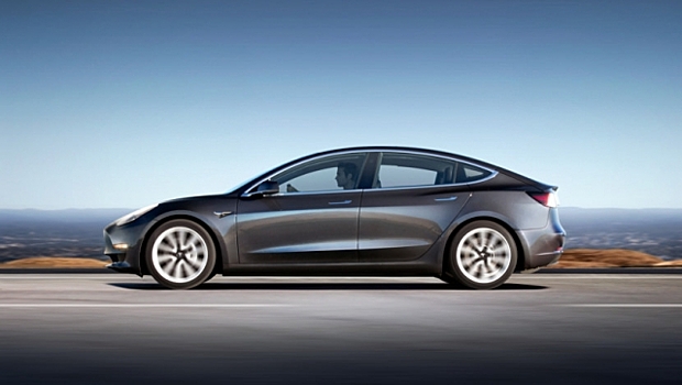 Компания Tesla продала более миллиона электромобилей Model 3