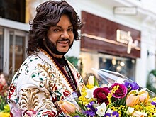 Киркоров поздравил «милых дам» песней