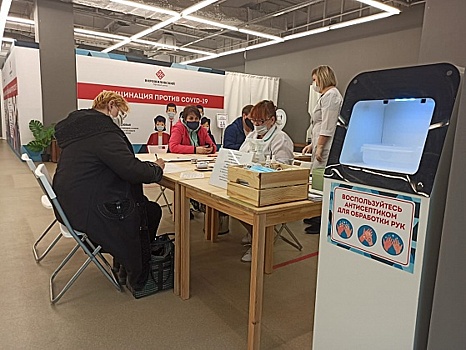В торговых центрах Волгоградской области работают 10 прививочных пунктов от COVID-19