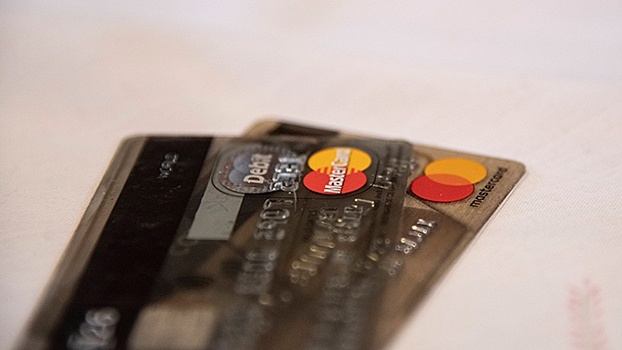 Эксперт назвал причины размагничивания банковский карт