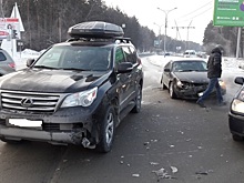 Авария и погасшие светофоры привели к коллапсу на Бердском шоссе