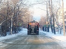 Вручную и при помощи техники: последствия непогоды активно ликвидируют во Владивостоке