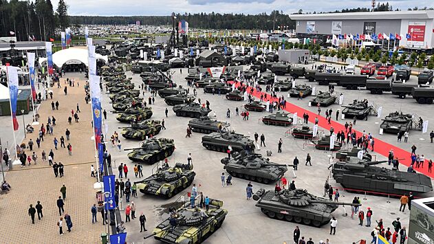 Новейшие разработки военных вузов РФ представили на форуме "Армия-2022"