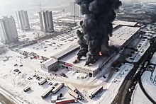В Красноярске площадь пожара на складе увеличилась до 7000 "квадратов"