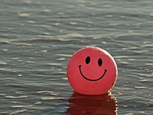 В Костроме ожидающих ответа по горячей линии призывают быть счастливыми