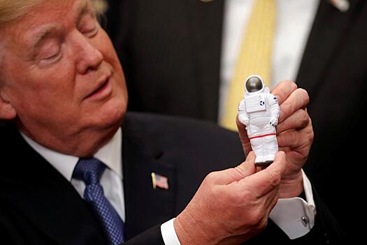 Эксперт оценил планы Трампа по полетам США на Луну