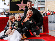 Певица Пинк опровергла сообщения о разводе с мужем Кэри Хартом