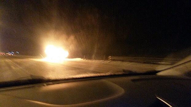 «Что-то замкнуло»: В Тюмени на объездной горел автомобиль