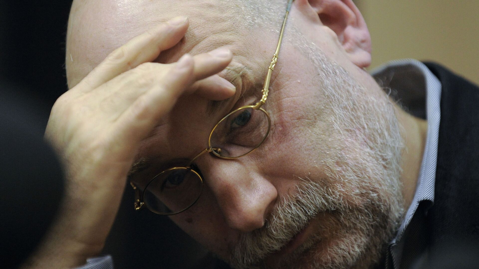 Акунина* переобъявили в розыск в России