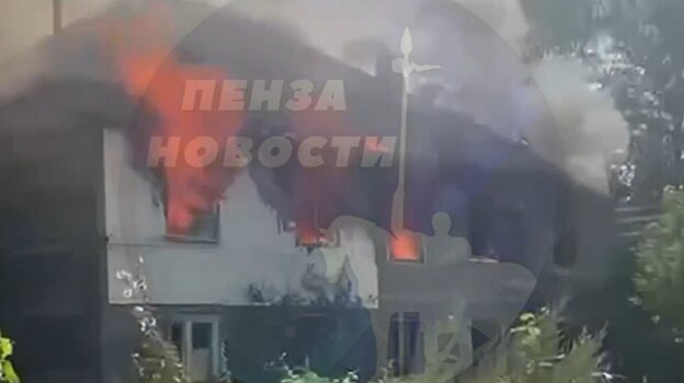 В Совхозе Заря загорелся двухэтажный дом