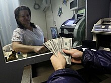 Россияне начали избавляться от долларов