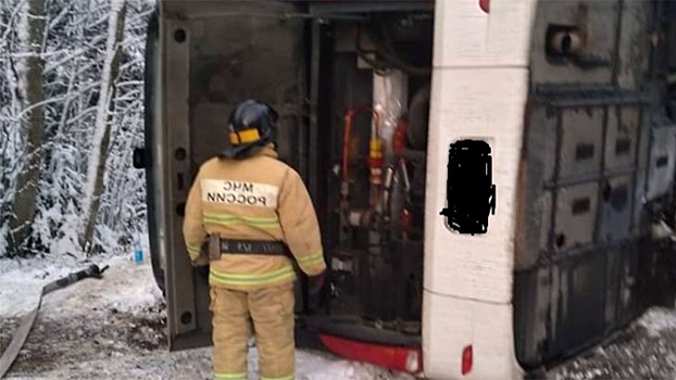 В Карелии опрокинулся туристический автобус с 34 пассажирами
