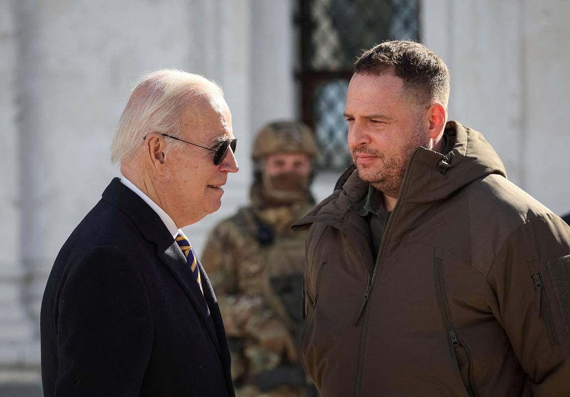 В США раскрыли отношение администраций Трампа и Байдена к Ермаку