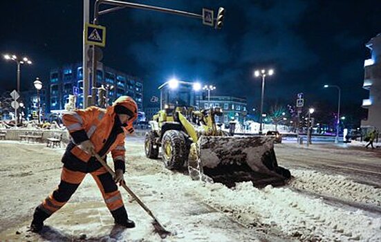 Москва приходит в себя после снегопада века
