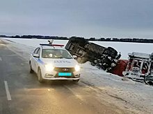 В Башкирии перевернулся бензовоз с 23 тоннами топлива
