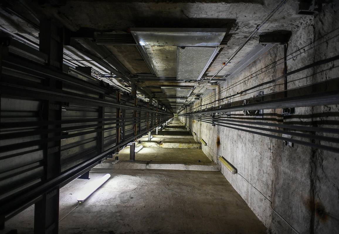 Россиянам рассказали о вероятности упасть в шахту лифта