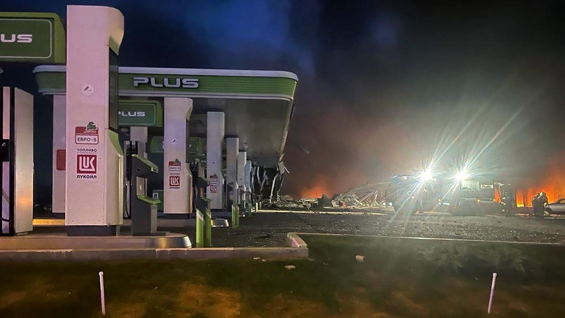 Опубликовано видео двух взрывов на АЗС в Дагестане.