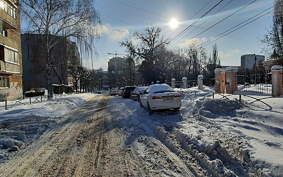 В центре Рязани водители устроили «мини-флешмоб» по уборке снега