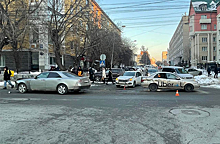 В Тихом центре Новосибирска столкнулись три машины — в ДТП пострадал мужчина