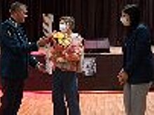 Швейцарская исполнительница Элиана Бюрки сыграла на альпийском горне в ИК-22 ГУФСИН России по Красноярскому краю