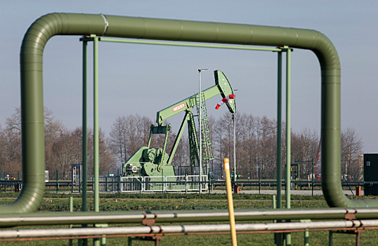 Нефтедобытчики просят защиты