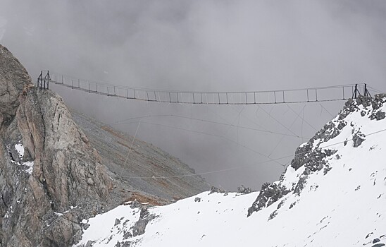 На горнолыжном курорте Архыз в Карачаево-Черкесии сошла лавина