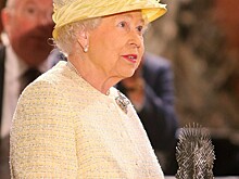 10 знаменитых фото с королевой Елизаветой II — вот почему ее так любят подданные