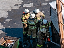 В Екатеринбурге произошел пожар в многоэтажке: жители слышали хлопок